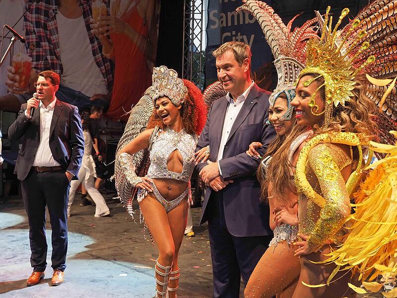Bayerns Ministerpräsident Markus Söder zu Besuch beim Samba-Festival in Coburg. Bayerns Ministerpräsident Markus Söder zu Besuch beim Samba-Festival in Coburg.