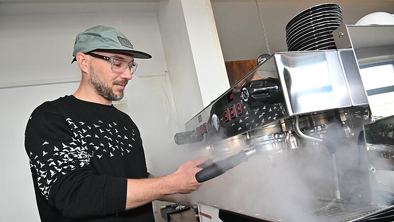 Gemeinsam mit seiner Frau Sumi betreibt der geb&uuml;rtige Kulmbacher Patrick Baer in Hallstadt die R&ouml;sterei &bdquo;Wicked `N`Mellow&ldquo;.