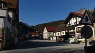 In Streitberg werden die Arbeiten zur Neugestaltung des Dorfplatzes in den n&auml;chsten Tagen fortgesetzt. Sie sollen bis zum Sommer abgeschlossen sein.Forchheim & Fr&auml;nkische Schweiz