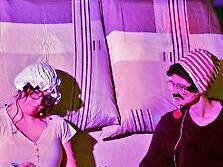 Lisa Kriener und Madeleine Wehner brachten als altes Ehepaar mit ihren Streitigkeiten die Zuschauer zum Lachen. Lisa Kriener und Madeleine Wehner brachten als altes Ehepaar mit ihren Streitigkeiten die Zuschauer zum Lachen.