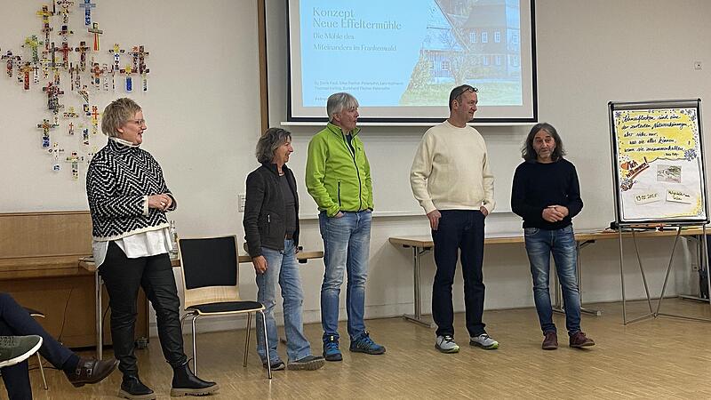 Das Initiatorenteam mit (von links) Silke Fischer Petersohn, Doris Faul, Thomas Helbig, Burkhard Fischer Petersohn und Lars Hofmann freut sich, dass die gemeinn&uuml;tzige Genossenschaft vom Finanzamt gr&uuml;nes Licht bekommen hat.