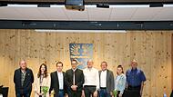Foto, v.l.: Wigand Diesel, Lena Fischer, 2. B&uuml;rgermeister Michael Hofmann, B&uuml;rgermeister Markus M&ouml;nch, 3. B&uuml;rgermeister Thomas Carl, Frank Kristek, Nina Kutscher, Manfred K&uuml;nzel