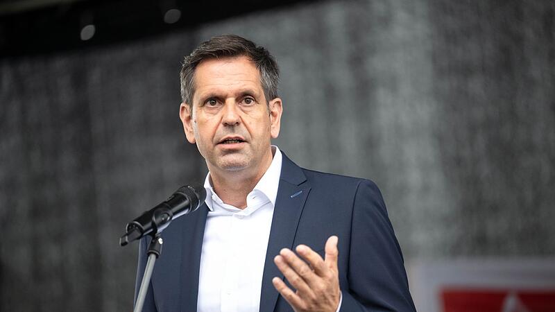 Kundgebung vor dem Werkstor der Meyer Werft
