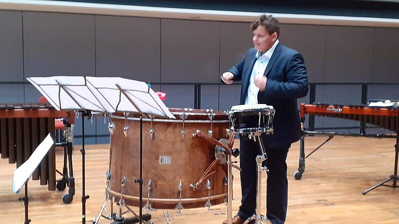 Neben Flei&szlig;, Konstanz, Pr&auml;zision und B&uuml;hnenpr&auml;senz von Christoph Zech sind es die geschickte St&uuml;ckauswahl und das unerm&uuml;dliche Coaching von Schlagwerklehrer Phillip Sammet, die seine Erfolge m&ouml;glich machen.