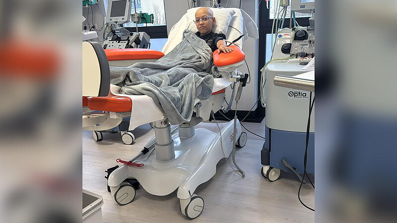 David, seit November 2025 erkrankt an Knochenkrebs, im Krankenhaus. Dies ist sein aktueller Zustand.