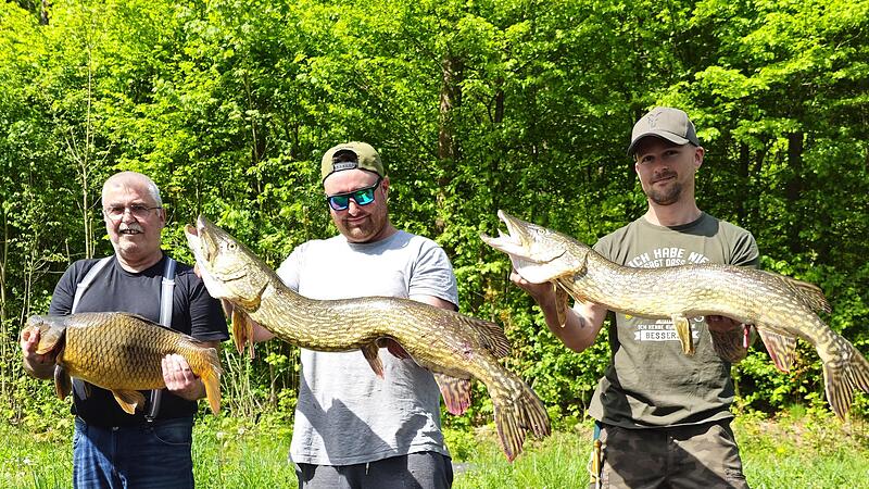 Unser Foto zeigt die erfolgreichsten Angler an diesem Tag ( von links): Kurt Etzel, Sebastian Etzel und Timo Fehr.