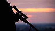 J&auml;ger mit Waffe