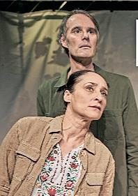 Lydia Starkulla und Dominik Burki bringen kurze Episoden auf die B&uuml;hne.