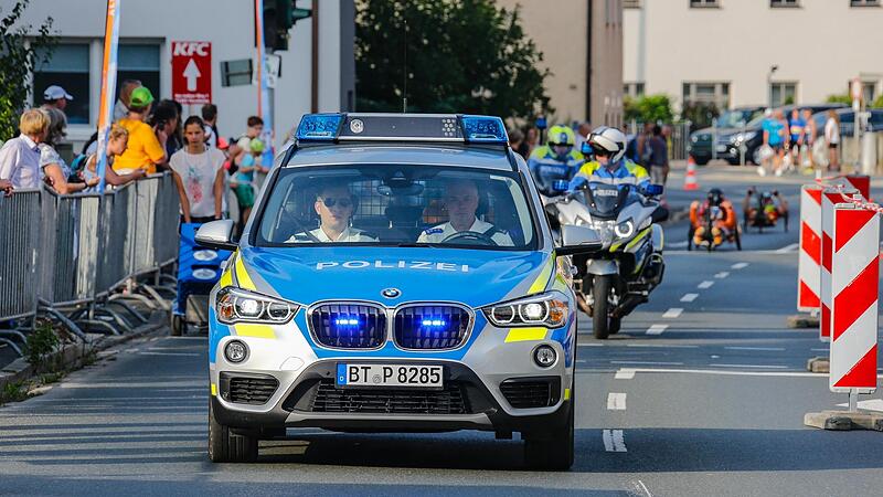 Polizeipr&auml;senz auf der Strecke des Fr&auml;nkische-Schweiz-Marathons.Forchheim & Fr&auml;nkische Schweiz