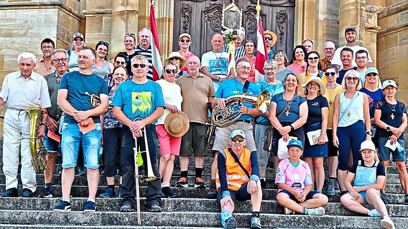 37 Pilger aus Neuschleichach und umliegenden Ortschaften machten sich auf zur Wallfahrt nach Vierzehnheiligen.Michael Schumm 37 Pilger aus Neuschleichach und umliegenden Ortschaften machten sich auf zur Wallfahrt nach Vierzehnheiligen.Michael Schumm