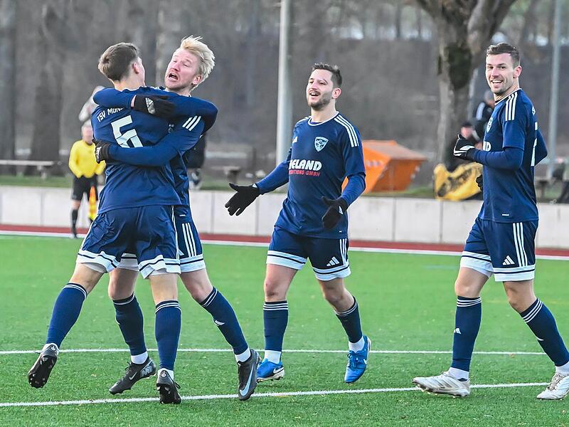 Der Jubel nach dem 1:0 f&uuml;r den TSV M&ouml;nchr&ouml;den durch Tim Holzheid in der 51. Minute. Endstand: 6:1 f&uuml;r die Gegner aus Haibach.