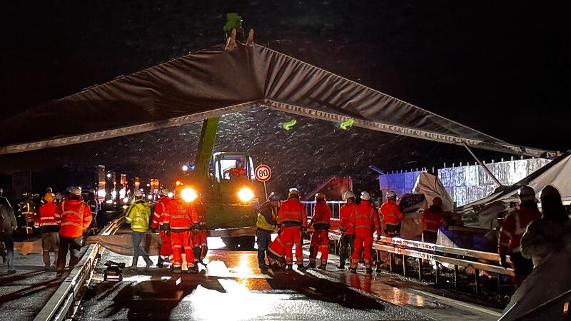 Am Mittwochabend (9. Januar 2025) hat ein schwerer Sturm ein riesiges Bauzelt auf die A3 nahe der Anschlussstelle H&ouml;chstadt Ost im Landkreis Erlangen-H&ouml;chstadt geweht. Die Autobahn musste voll gesperrt werden.