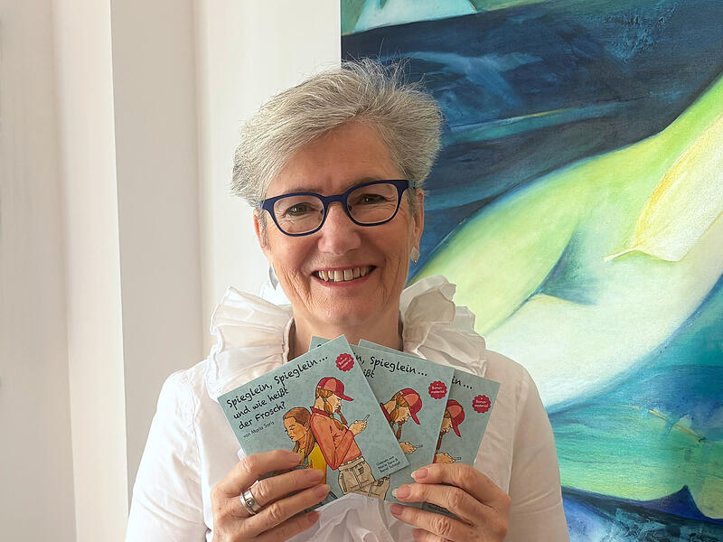 Marla Saris alias Silke Görner präsentiert in Herzogenaurach ihr neues Hörbuch. Marla Saris alias Silke Görner präsentiert in Herzogenaurach ihr neues Hörbuch.