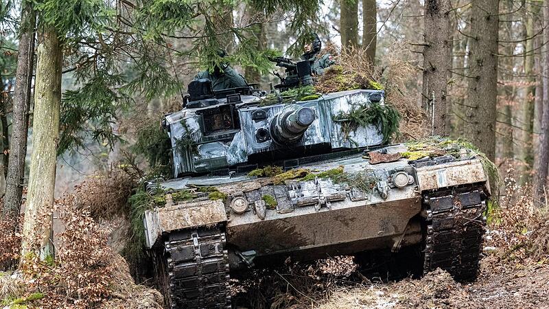 Ein Panzer der polnischen Armee vom Typ Leopard 2. Die  EU erh&ouml;ht den Druck auf Olaf Scholz.