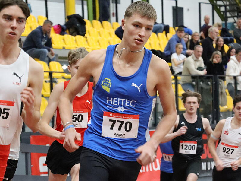 Noah M&ouml;ller im neuen, blauen, Trikot der LAC Quelle F&uuml;rth lief &uuml;ber 3000 Meter ein starkes Rennen.