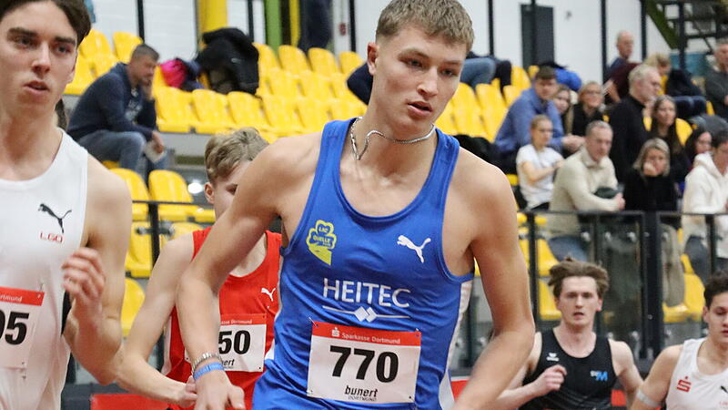 Noah M&ouml;ller im neuen, blauen, Trikot der LAC Quelle F&uuml;rth lief &uuml;ber 3000 Meter ein starkes Rennen.