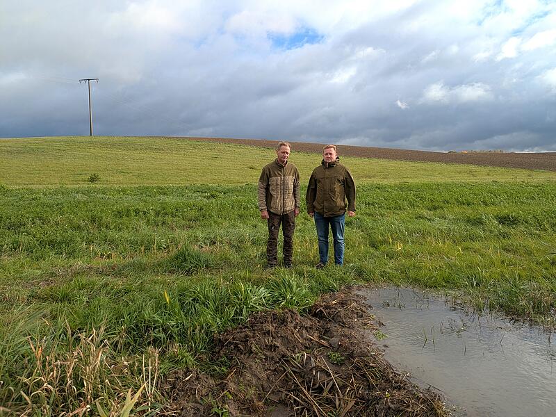 Martin (l.) und Xaver Gessner sind als Landwirte vom Biber betroffen.