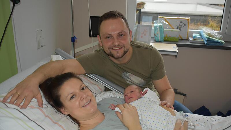 Gl&uuml;ckliche Eltern: Katharina und Michael Kotterba mit ihrer Tochter Cora.