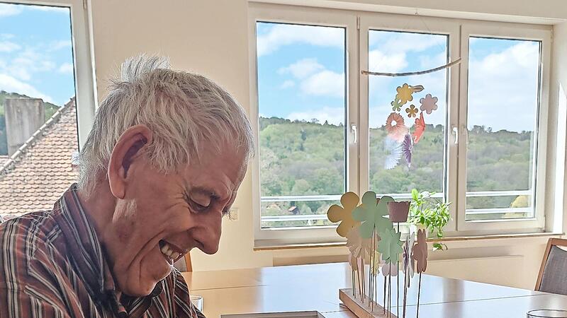 Besucher Alexander Ageev beim Puzzeln Besucher Alexander Ageev beim Puzzeln
