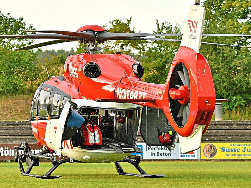 Per Hubschrauber wurde der verletzte Spieler des FCL abtransportiert. G. Czepera