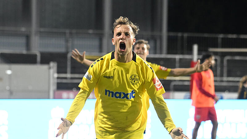 Sport Fußball Saison 2025 / 2026 Regionalliga Bayern 06. Spieltag am Freitag 29.08.2025 Spielort Bayreuth Hans-Walter-Wild-Stadion Spielbeginn 19.00 h SpVgg Bayreuth gegen TSV Buchbach Halbzeitergebnis 0:0 Endstand 2:0 Jubel Tor zum 2:0 Felix H Sport Fußball Saison 2025 / 2026 Regionalliga Bayern 06. Spieltag am Freitag 29.08.2025 Spielort Bayreuth Hans-Walter-Wild-Stadion Spielbeginn 19.00 h SpVgg Bayreuth gegen TSV Buchbach Halbzeitergebnis 0:0 Endstand 2:0 Jubel Tor zum 2:0 Felix H