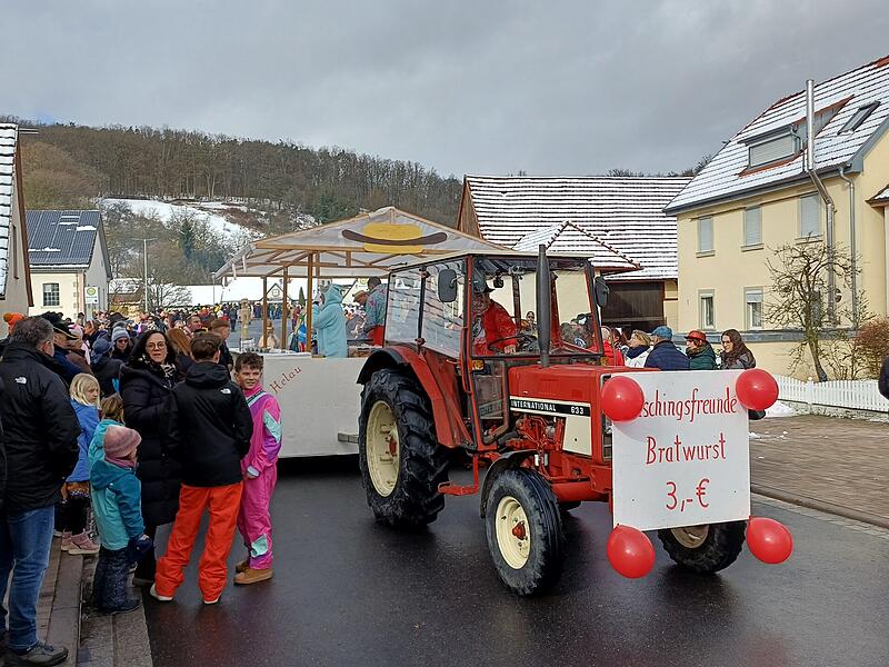 Rosenmontagszug in Aura