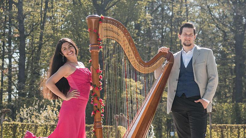 Claraliz Mora (Harfe und Sopran) und Oliver P&uuml;rckhauer (Bassbariton) geben ein Konzert auf Burg Rabenstein.