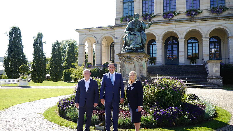 Thomas Bold (CSU), Andrea Schallenkammer und Martin Sch&ouml;ffel (CSU) im Staatsbad Br&uuml;ckenau